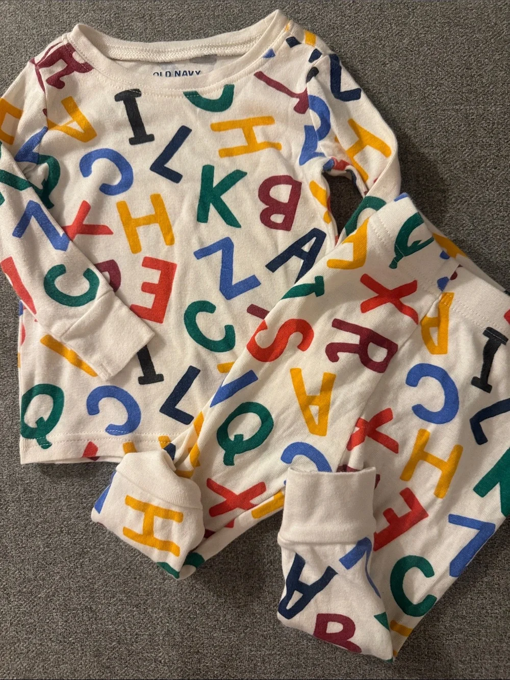 5/$15- Old navy pajamas size 12-18 months
